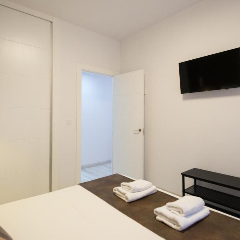 Nuevo centro 3 hab 2 baños ac wifi - Three-Bedroom Apartment - 13