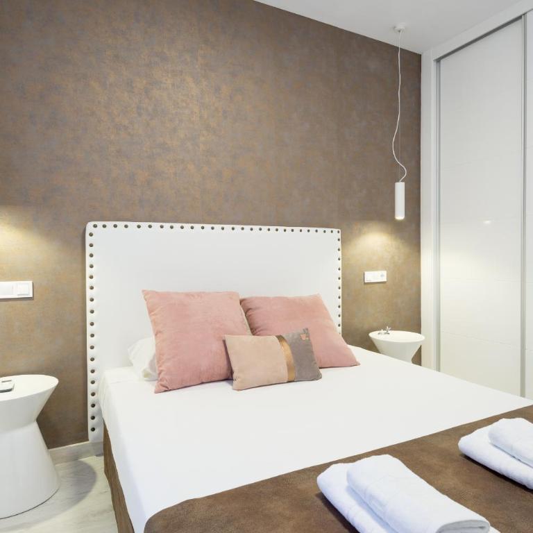Nuevo centro 3 hab 2 baños ac wifi - Three-Bedroom Apartment - 8