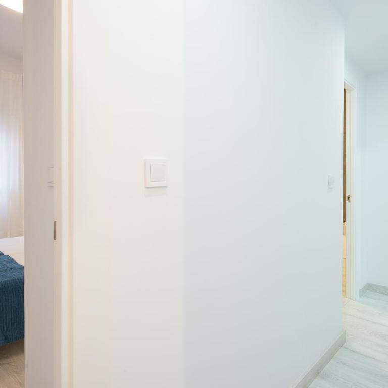 Nuevo centro 3 hab 2 baños ac wifi - Three-Bedroom Apartment - 26