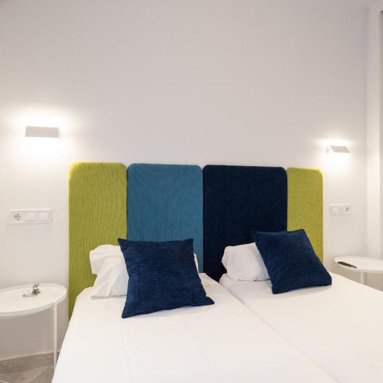 Nuevo centro 3 hab 2 baños ac wifi - Three-Bedroom Apartment - 27