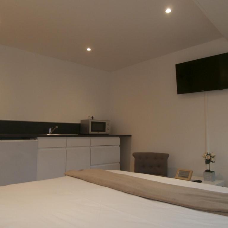 au Claire de lune - Chambre Double Confort avec Balcon - 16