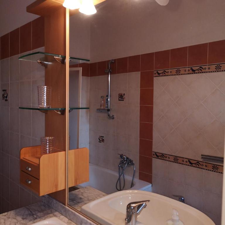 Checchi House - Appartamento con 2 Camere da Letto - 23