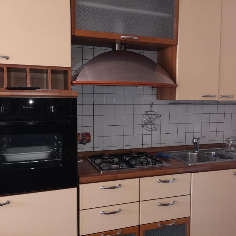 Checchi House - Appartamento con 2 Camere da Letto - 10