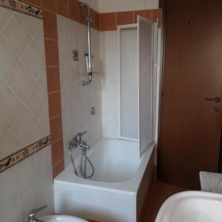 Checchi House - Appartamento con 2 Camere da Letto - 24
