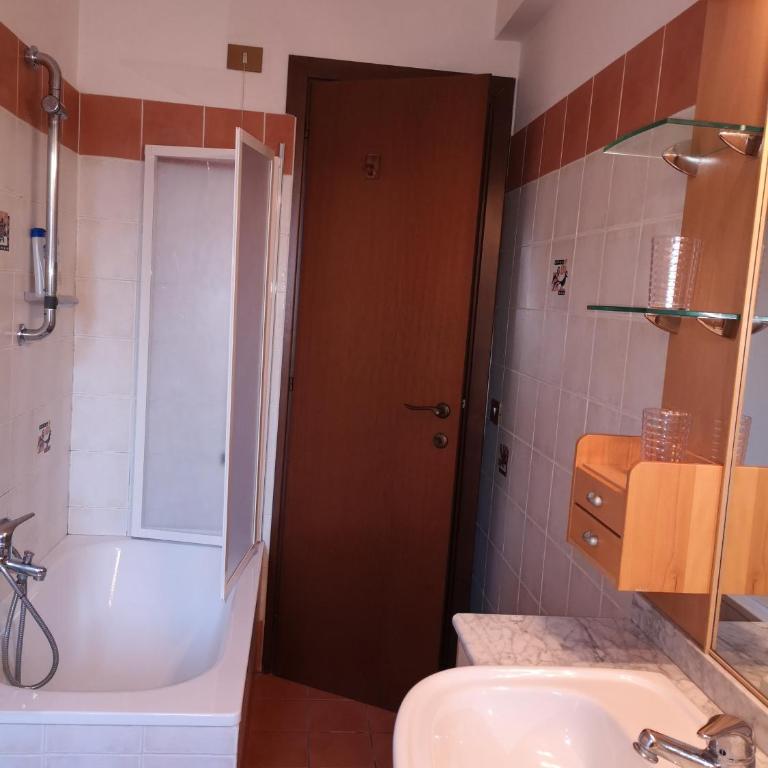 Checchi House - Appartamento con 2 Camere da Letto - 22