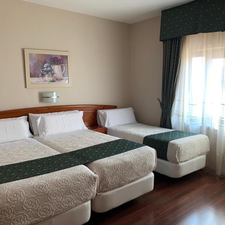 Hotel Alameda Málaga - Habitación Doble con 2 camas supletorias - 1 o 2 camas - 1