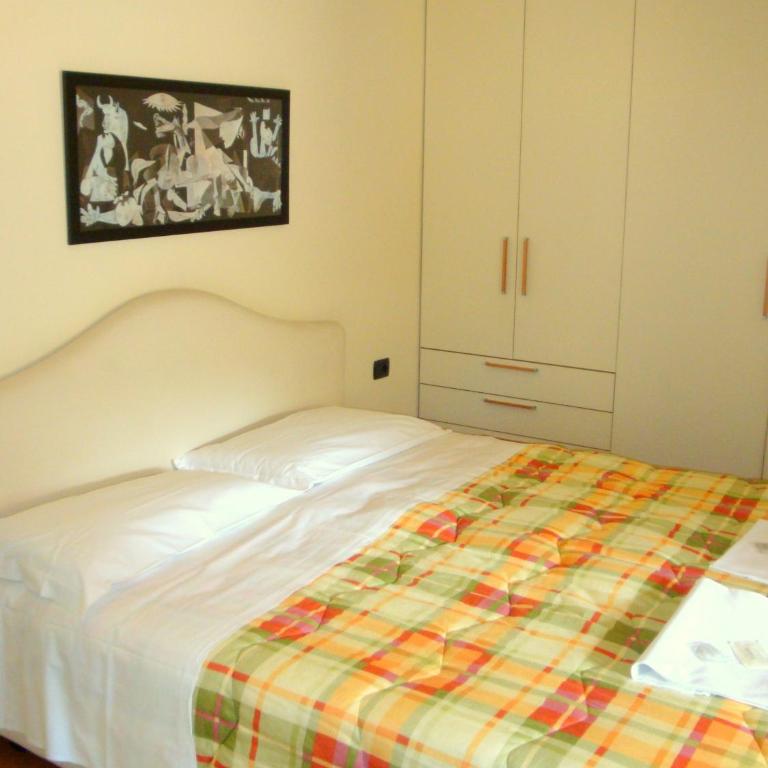 Central Bed - Two-Bedroom Apartment - 9