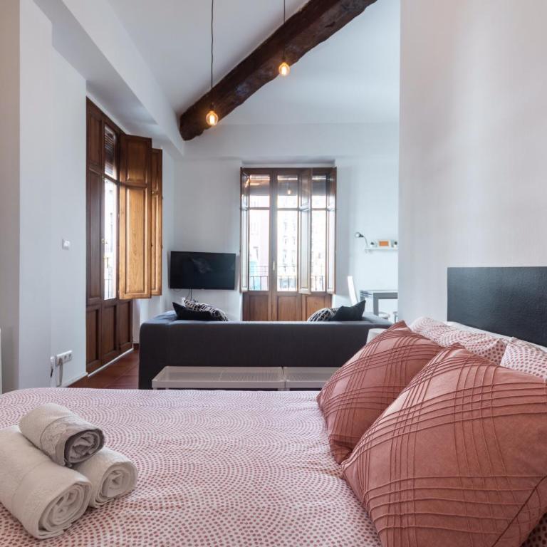 Cool Central Market - Apartment - 10