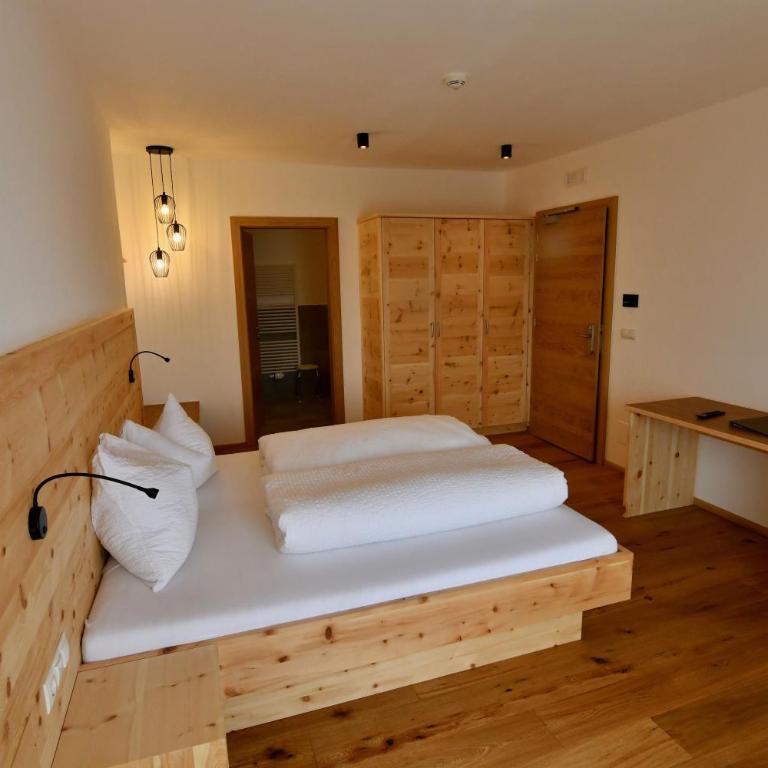 Hotel Kristall - Classic Vierbettzimmer - 7