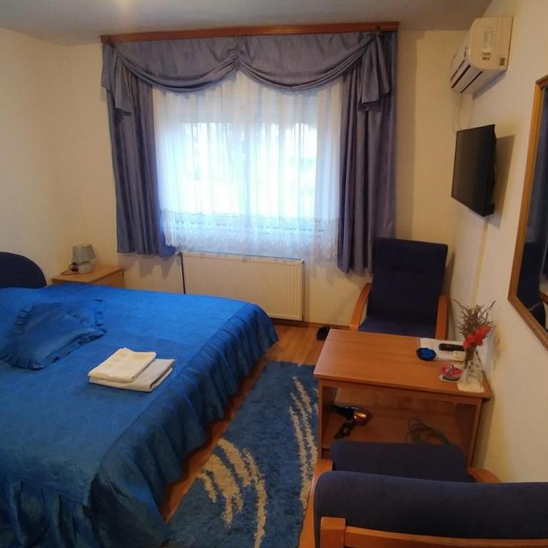 Vila San - Dvokrevetna Soba sa Bračnim Krevetom i Sopstvenim Kupatilom - 1