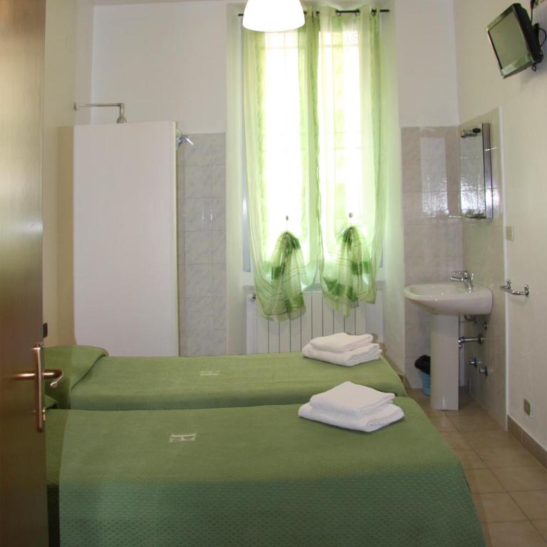 Hotel Adelchi - Camera Matrimoniale/Doppia con Letti Singoli con Bagno in Comune - 7