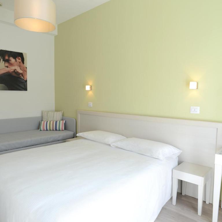 Maree Hotel Cesenatico - Camera Comfort Matrimoniale/Doppia con Letti Singoli con Balcone - 11