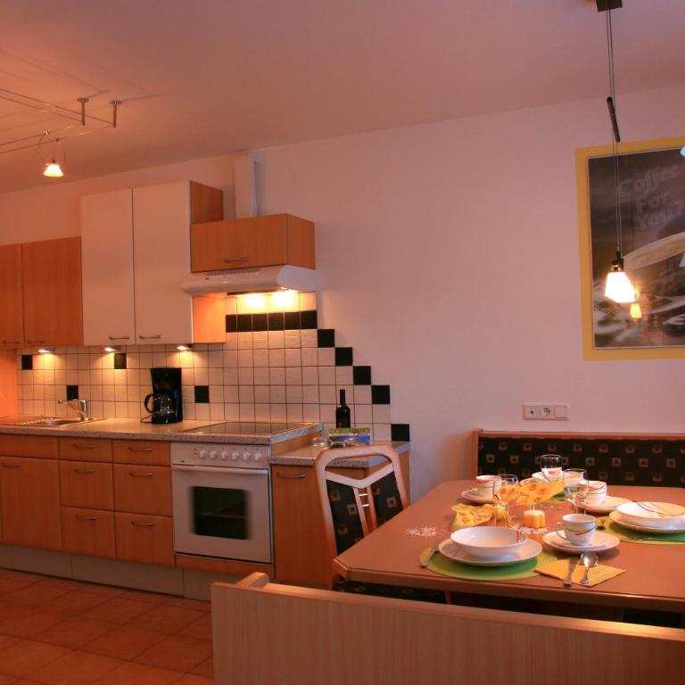 Appartements 4 Jahreszeiten - Comfort Two Bedroom Apartment with Balcony - 10