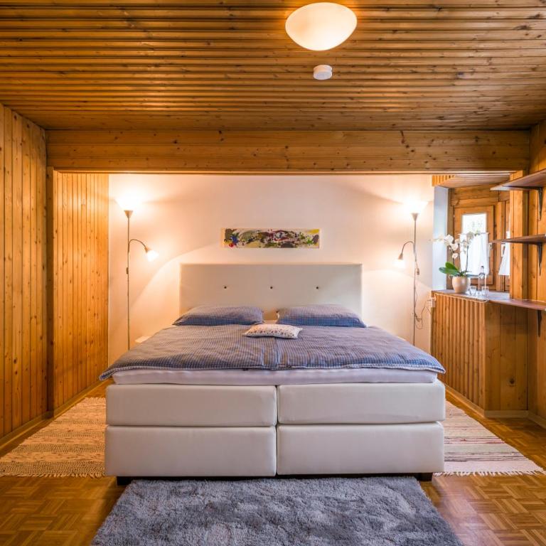 Haus Geigenmacher - Doppelzimmer mit Gemeinschaftsbad - 3