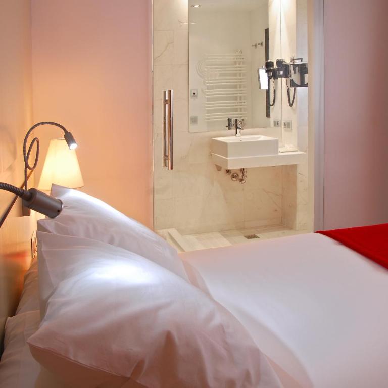 Grupotel Gran Via 678 - Small Double Room - 1
