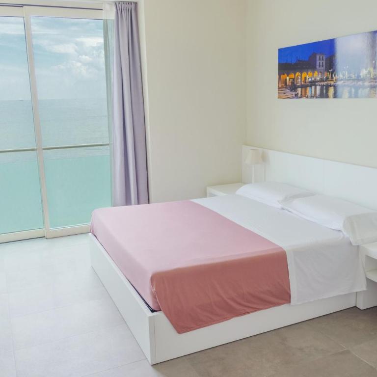Garda Rooms - Camera Tripla con Vista Lago - 10