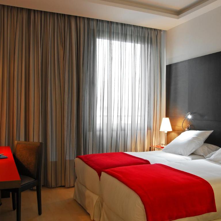 Grupotel Gran Via 678 - Family Room - 1