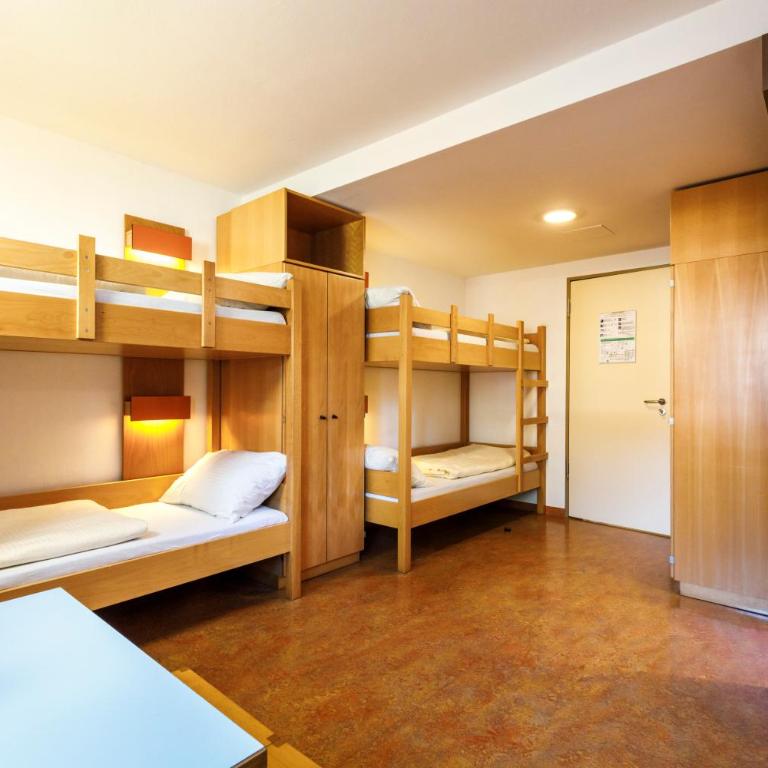 Jugendherberge Garmisch-Partenkirchen - membership required! - Sechsbettzimmer mit Gemeinschaftsbad - 1