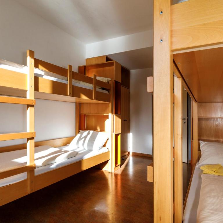 Jugendherberge Garmisch-Partenkirchen - membership required! - Vierbettzimmer mit Gemeinschaftsbad - 1