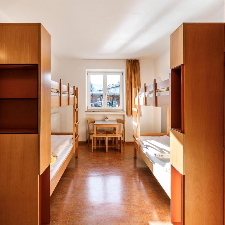 Jugendherberge Garmisch-Partenkirchen - membership required! - Vierbettzimmer mit Gemeinschaftsbad - 4