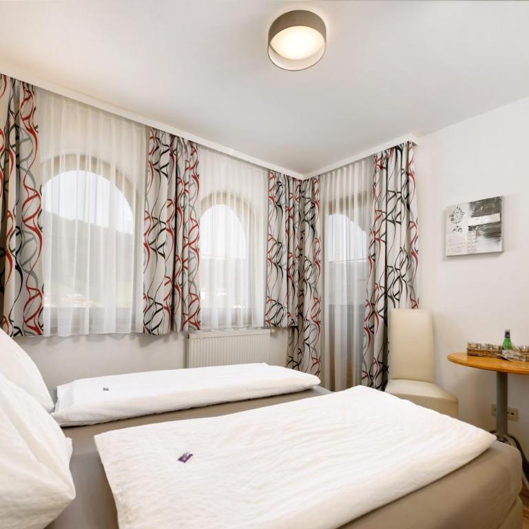 Haus Silvia - Doppelzimmer mit Balkon - 2