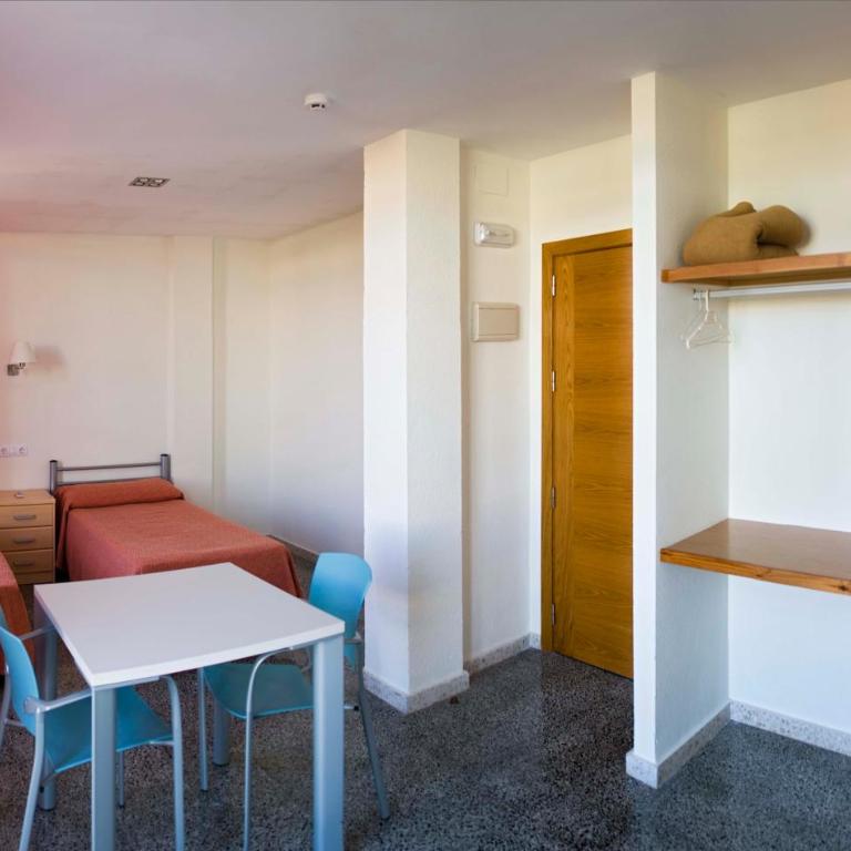 Albergue Inturjoven Jerez De La Frontera - Habitación Doble con baño privado - 2 camas - 1
