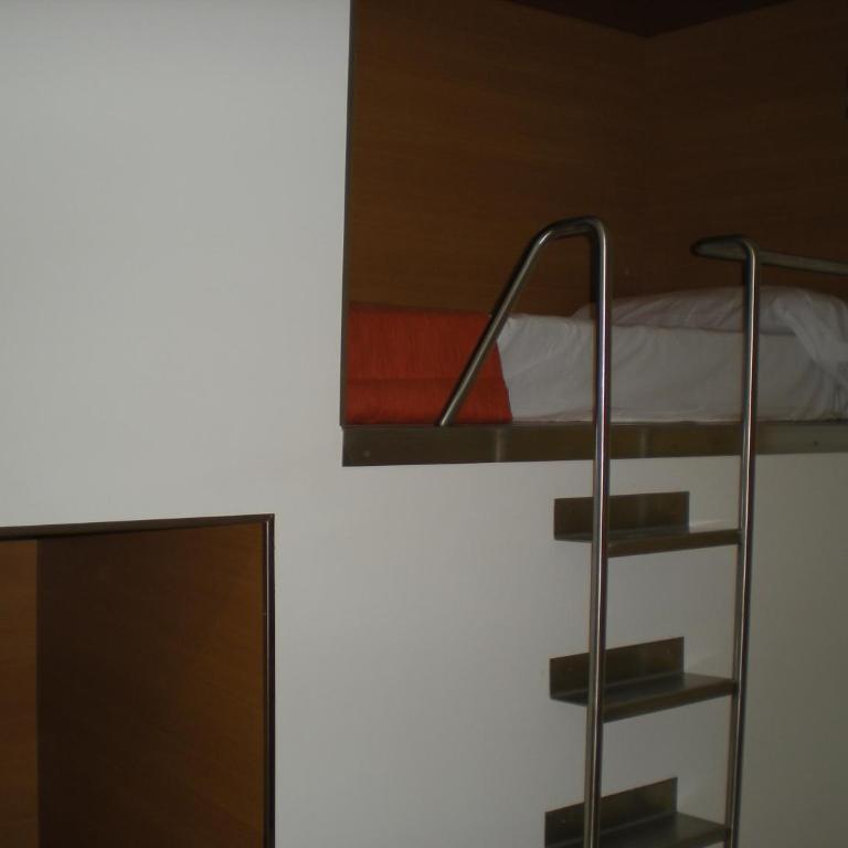 Albergue Inturjoven Torremolinos - 1 Cama en Dormitorio Compartido - 4