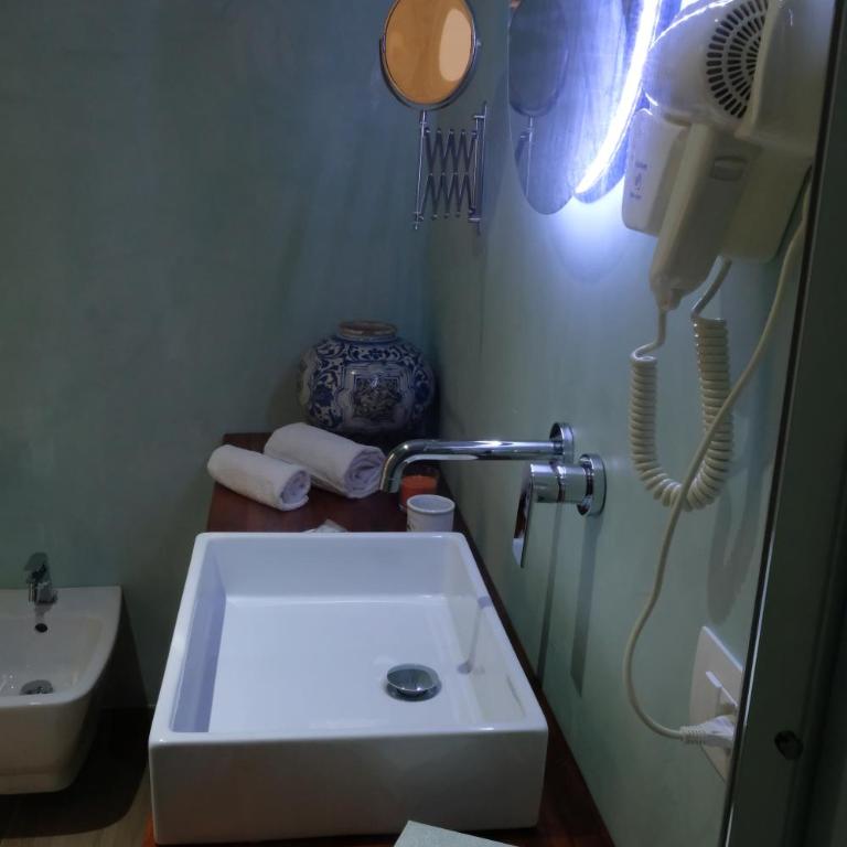 Locanda Degli Scrittori - Camera Superior Doppia con Letti Singoli con Vista Giardino - 3