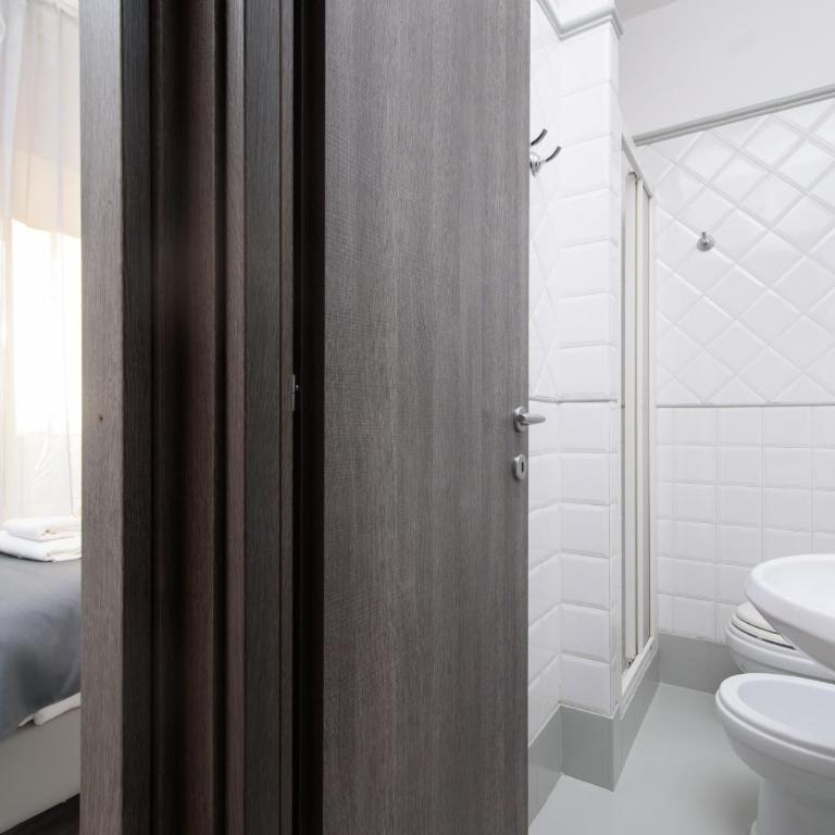 White Caesar Guesthouse - Camera Tripla - 8