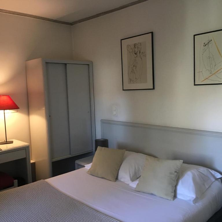 Hôtel du Parc - Chambre Double avec Toilettes Communes - 2