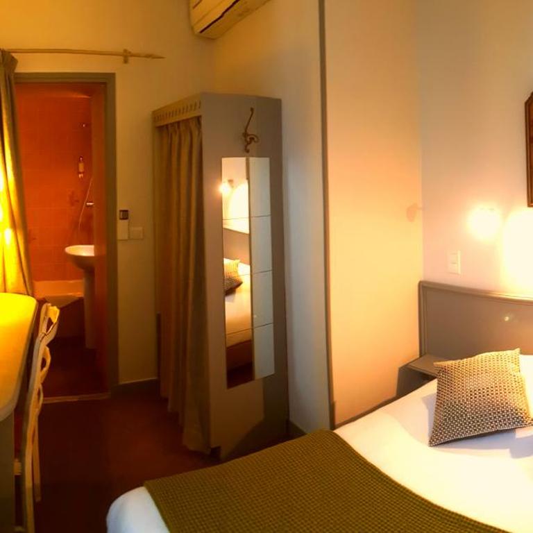 Hôtel du Parc - Chambre Double avec Toilettes Communes - 1