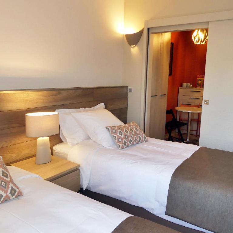 Les Ambaciales - Double or Twin Room with Extra Bed - 7