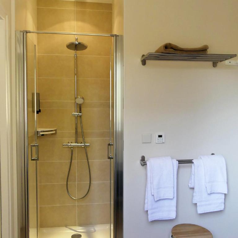 Les Ambaciales - Double or Twin Room with Extra Bed - 19