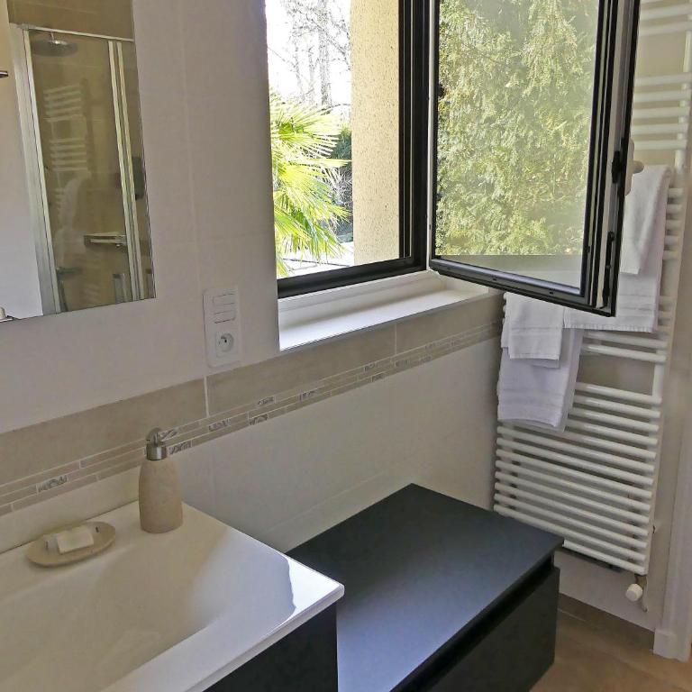 Les Ambaciales - Double or Twin Room with Extra Bed - 17