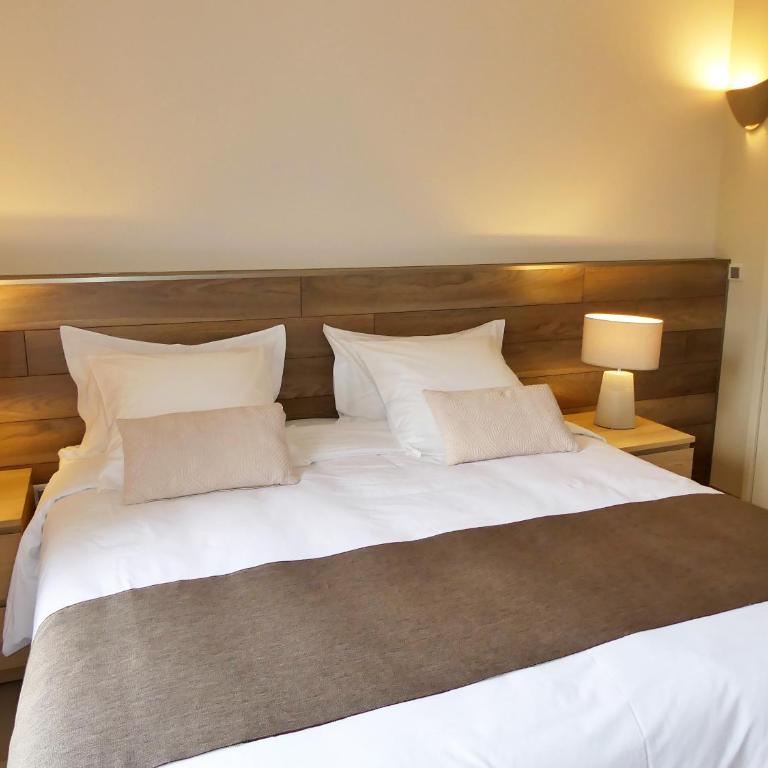 Les Ambaciales - Double or Twin Room with Extra Bed - 12