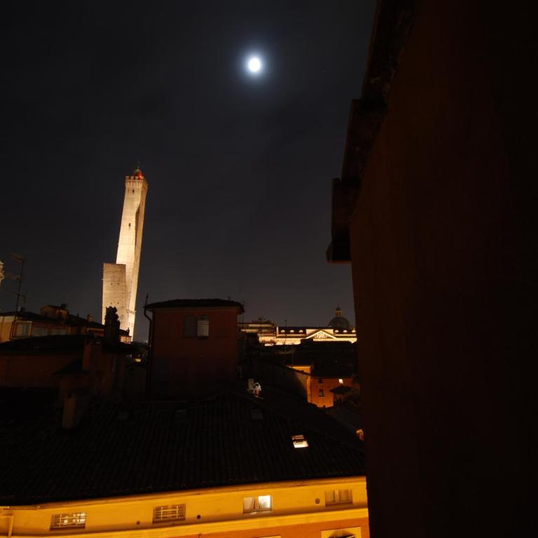 Appartamento con Altana Panoramica a 2 min dalle Due Torri - Appartamento con 2 Camere da Letto - 17