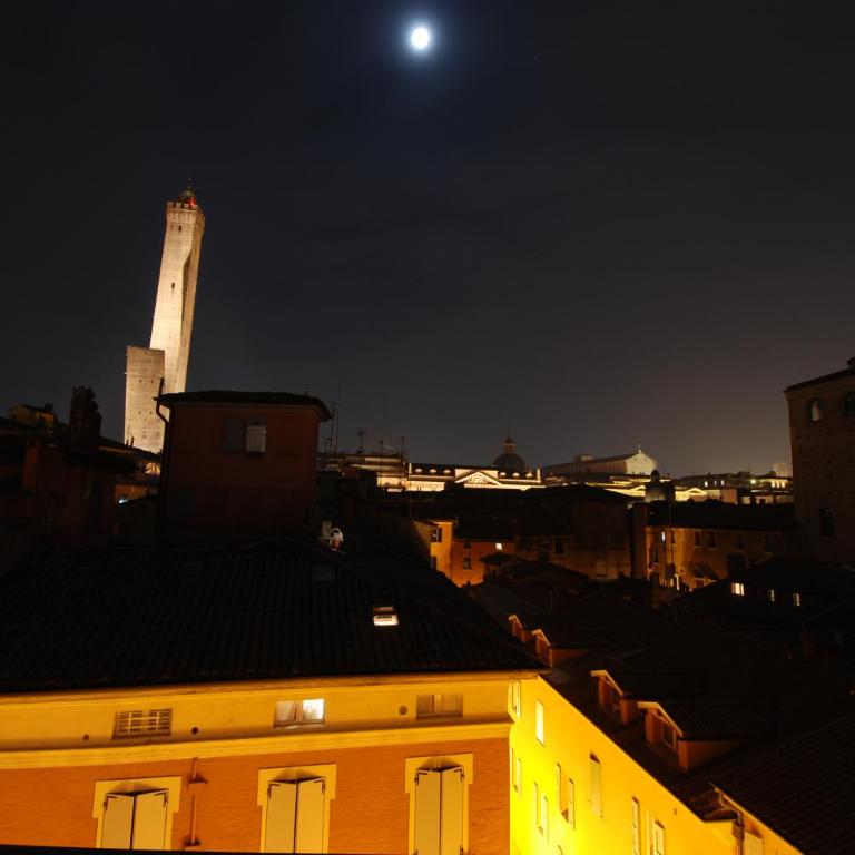 Appartamento con Altana Panoramica a 2 min dalle Due Torri - Appartamento con 2 Camere da Letto - 24