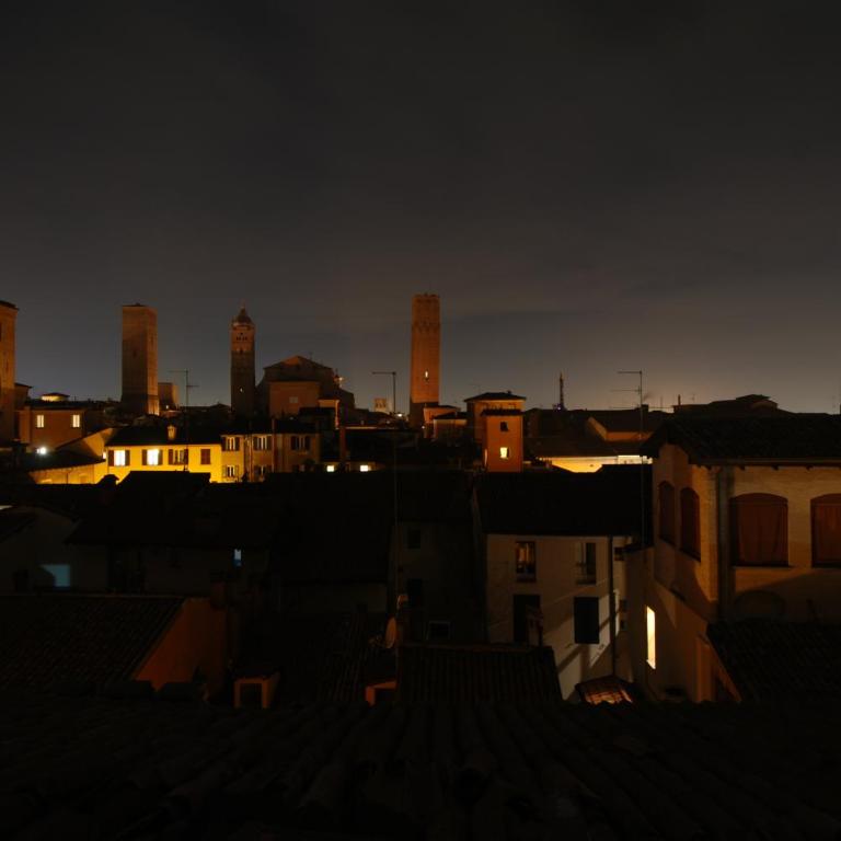 Appartamento con Altana Panoramica a 2 min dalle Due Torri - Appartamento con 2 Camere da Letto - 26