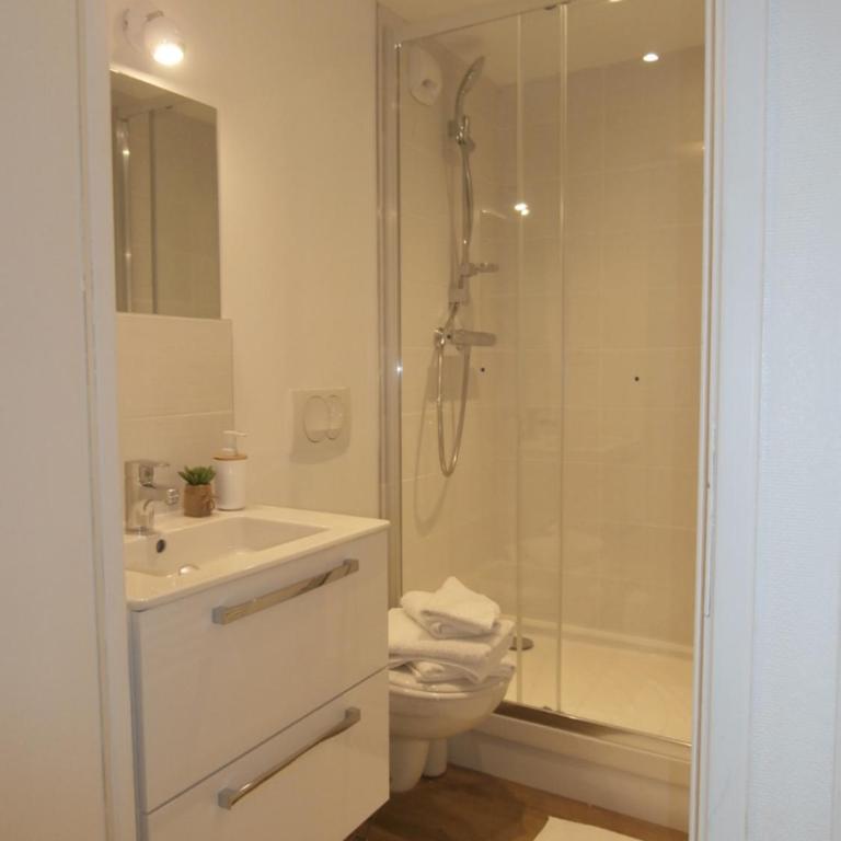 au Claire de lune - Chambre Double Confort avec Balcon - 17