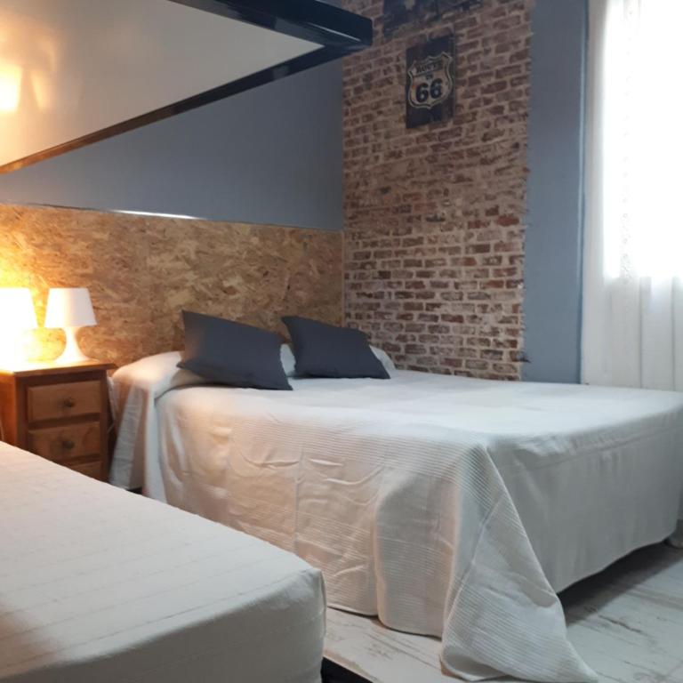 Hostal Hispalense - Camera Quadrupla con Bagno Privato - 19