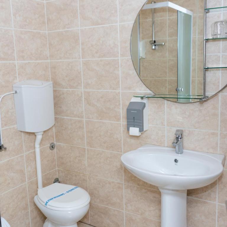 Garni Hotel Lotos - Deluks Porodična Soba - 11