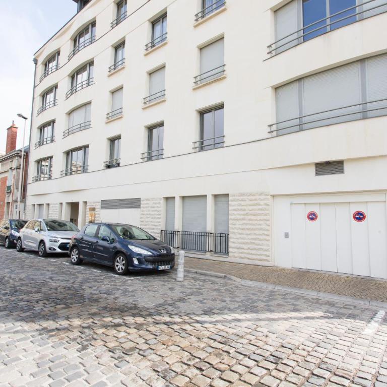 IN FRONT OF CATHEDERAL ! - Appartement 2 Chambres Deluxe - 17