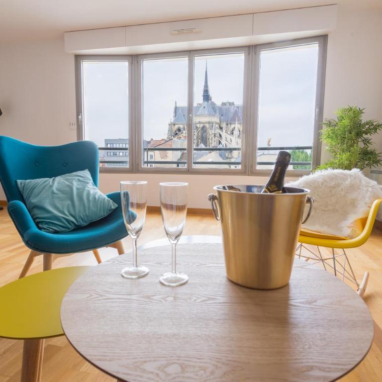 IN FRONT OF CATHEDERAL ! - Appartement 2 Chambres Deluxe - 1