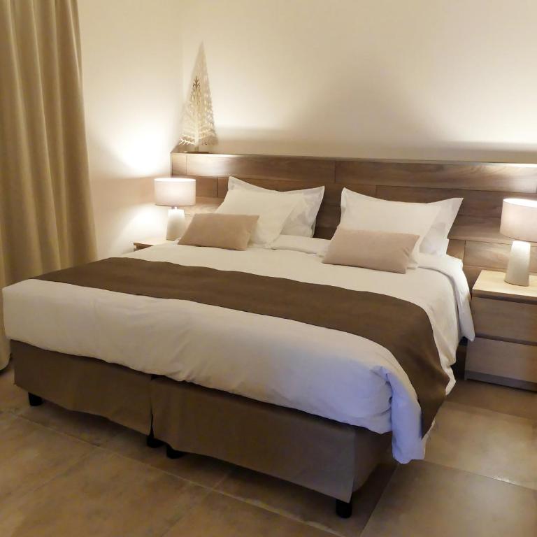 Les Ambaciales - Double or Twin Room with Extra Bed - 21