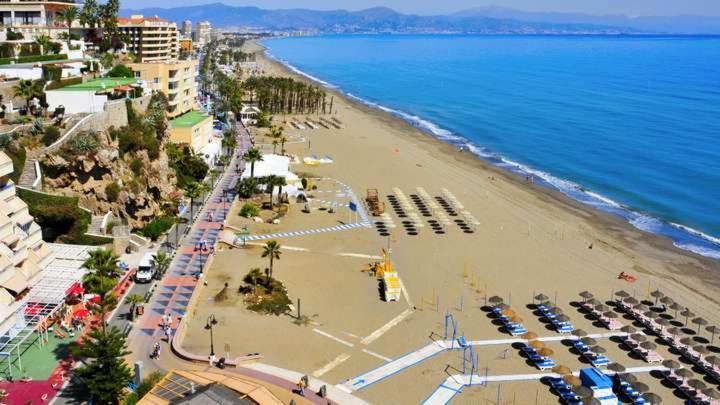 El Cortijuelo. Magnificent triplex terraced house with rooftop of 18m2, overlooking the sea. Parking - Vacation Home - 57