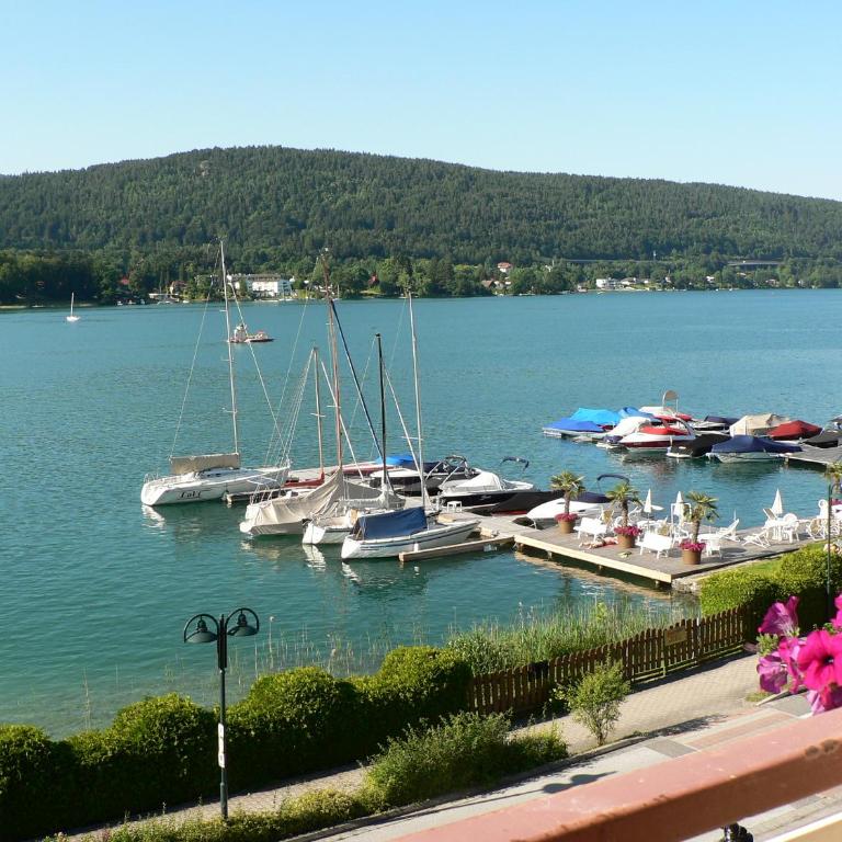 Tennis & Yacht Hotel Velden - Doppelzimmer mit Balkon - 2