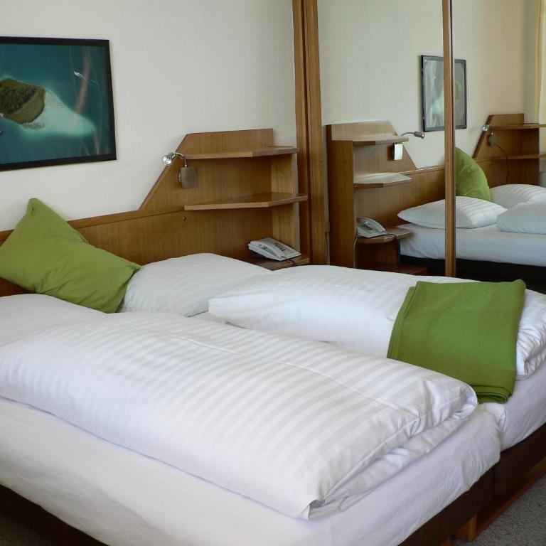 Tennis & Yacht Hotel Velden - Doppelzimmer mit Balkon - 1