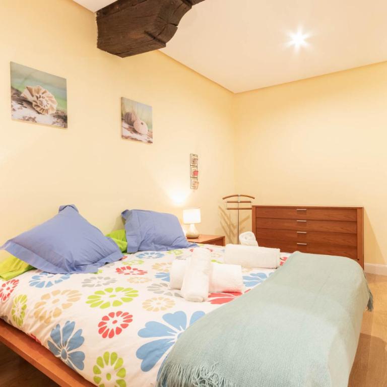 Casco viejo tradición pinchos y gastronomía - Three-Bedroom Apartment - 16