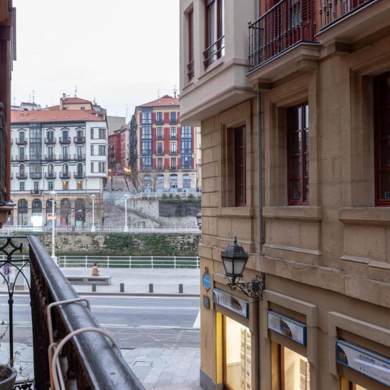Casco viejo tradición pinchos y gastronomía - Three-Bedroom Apartment - 8