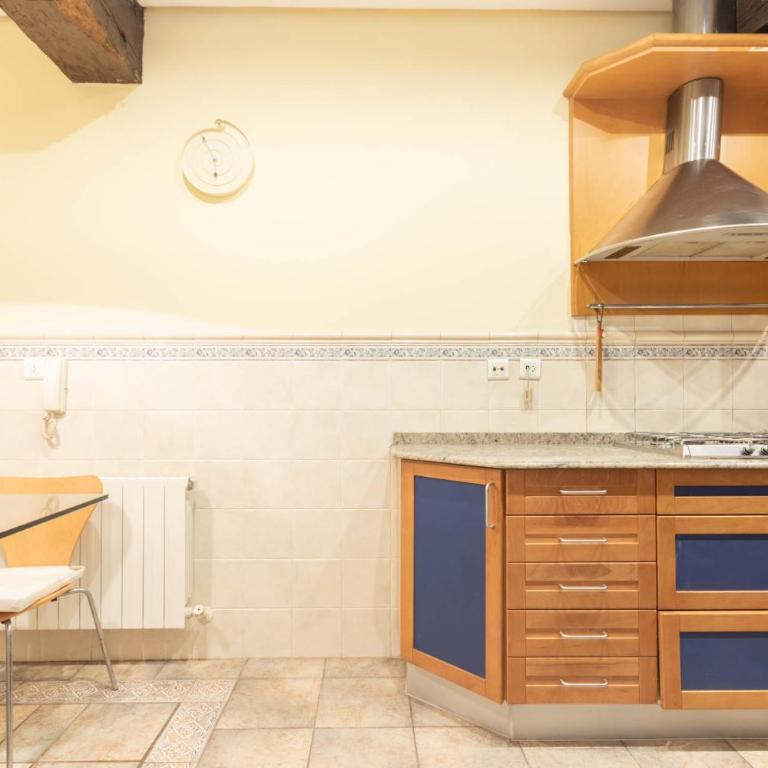 Casco viejo tradición pinchos y gastronomía - Three-Bedroom Apartment - 12